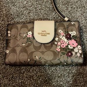 Khaki floral Coach wristlet (WITH AUTHENTIC TAGS)